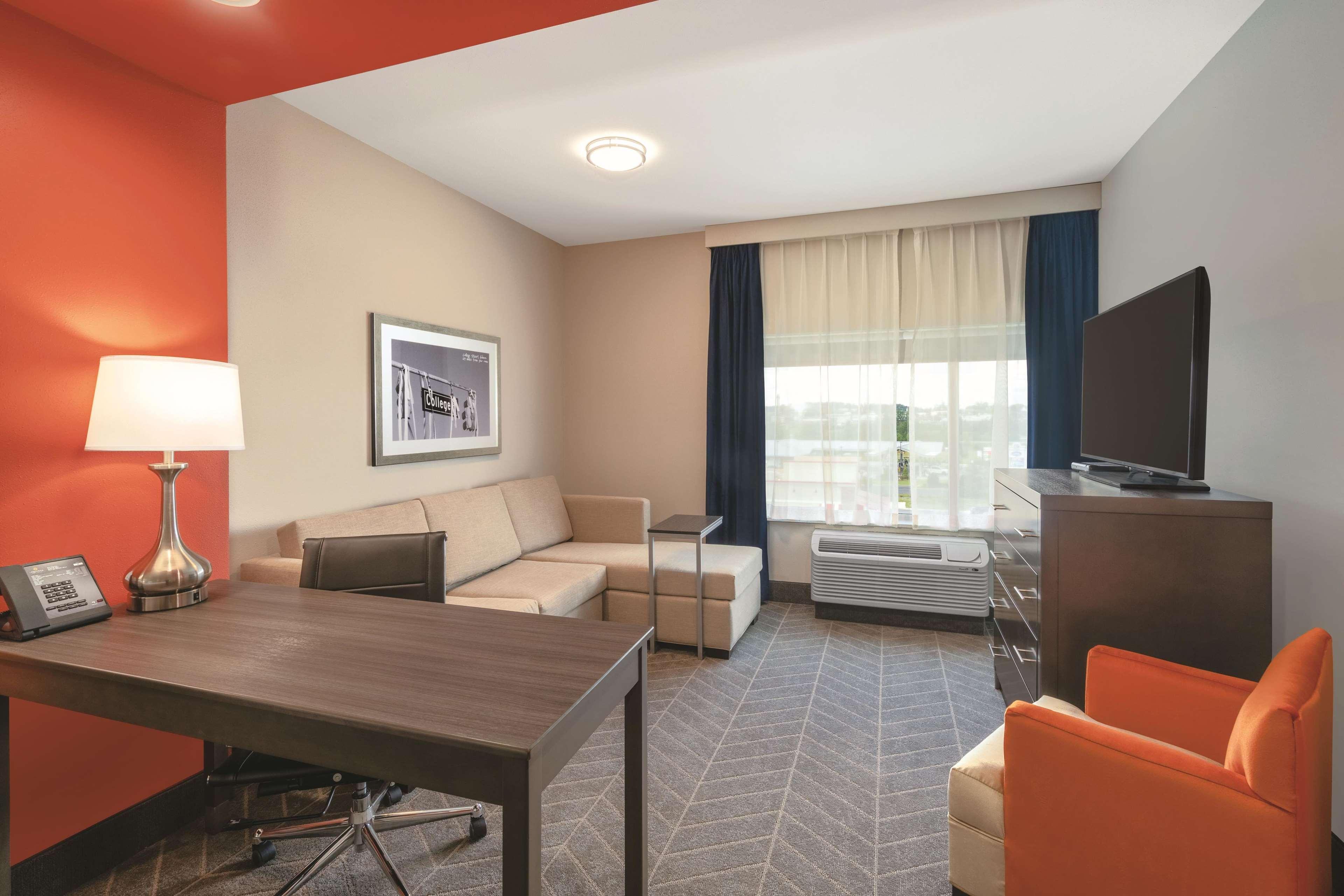 Отель La Quinta By Wyndham Opelika Auburn Экстерьер фото