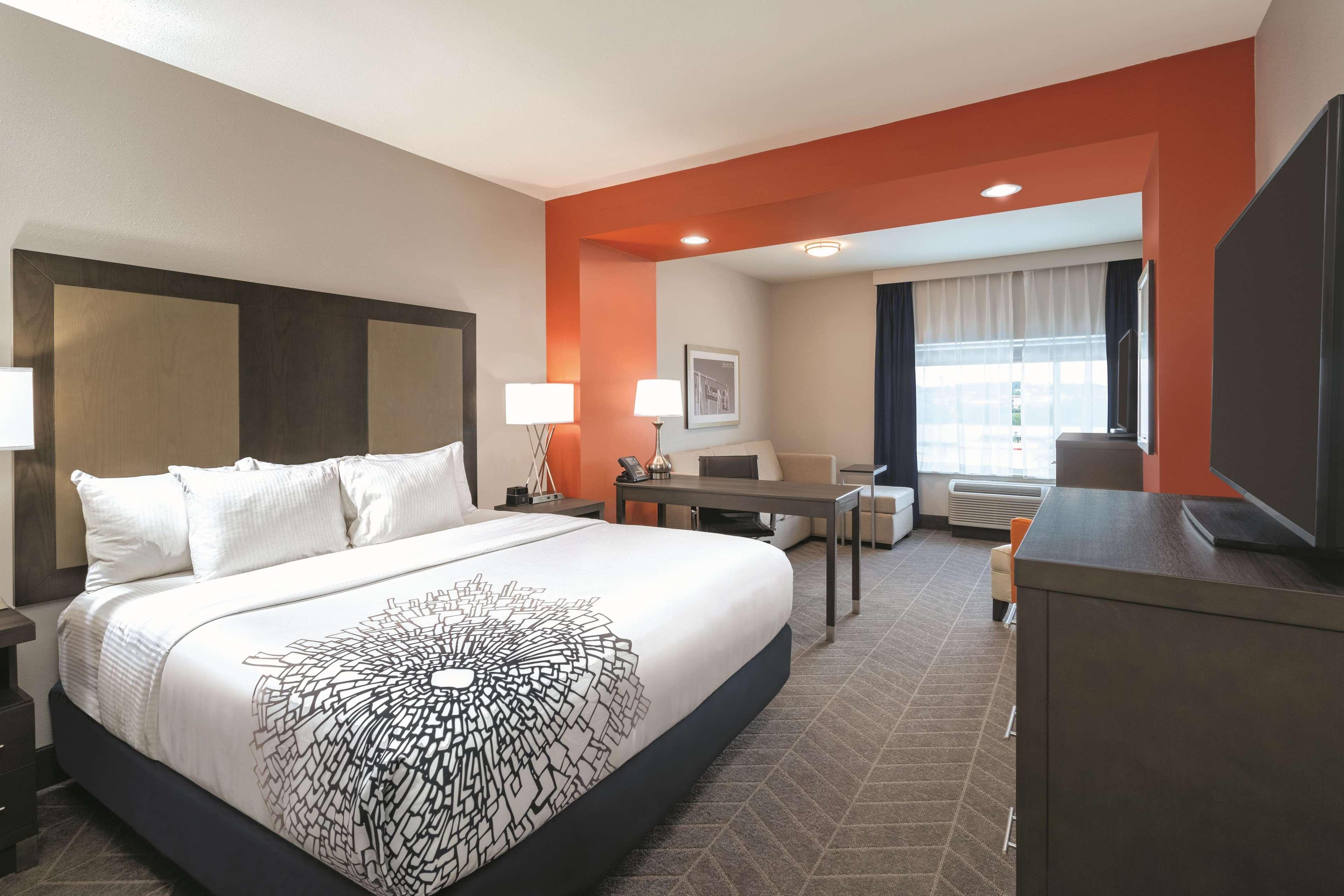 Отель La Quinta By Wyndham Opelika Auburn Экстерьер фото